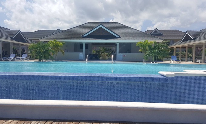 St. Ann's Bay Villa | Family Vacation Home - Great location near major attractions