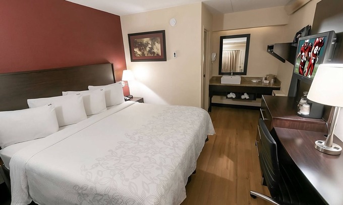 Secaucus House | Family Vacation! Near Meadowlands Sports Complex, Pets Allowed!