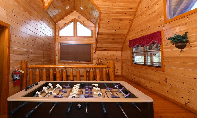 Gatlinburg - Pigeon Forge Cabin | Family Valley Lodge - Six Bedroom Cabin