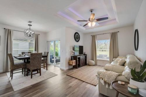 Oakland Hills House | Family Villa King Bed, 3 bedrooms 2baths, 7 guests, Close to Beaches, Golfing, Fishing
