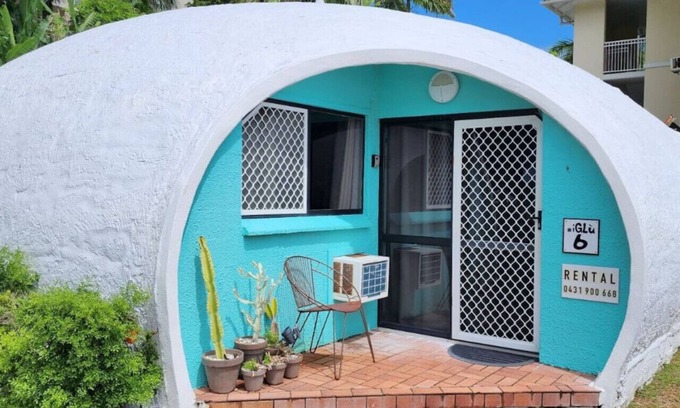 Trinity Beach Apartment | Famous Beachfront Dome at Trinity Beach Sleeps 4