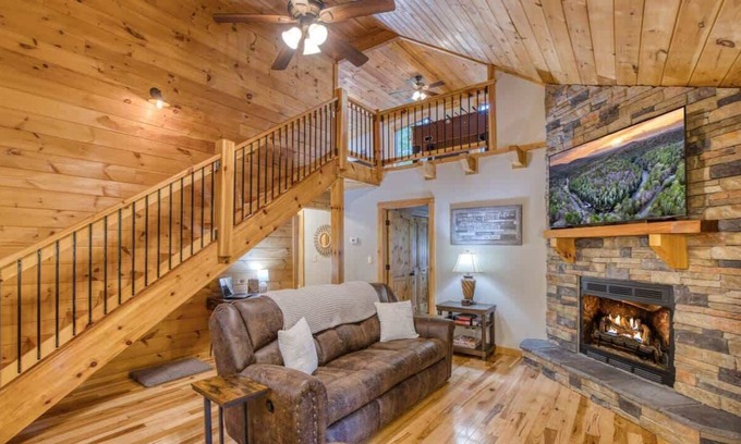 Morganton Cabin | Famtastico - Game room, pets, hot tub, fire pit