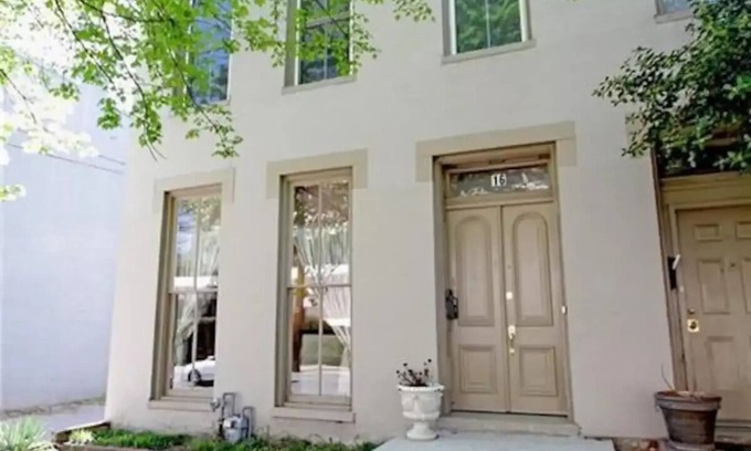 Fan District Apartment | FAN-tastic 2 Bedroom - Furnished Historical House