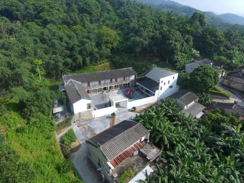 Jiedong District Cabin | FangYuan Taichi & Qigong Retreat