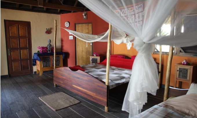 Busua Hotel | FANTAS FOLLY BEACH LODGE