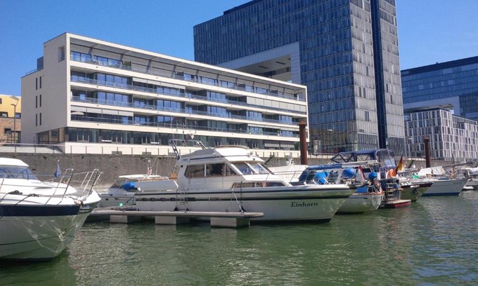 Altstadt-Sued Boat Rental | Fantasie Boot EINHORN