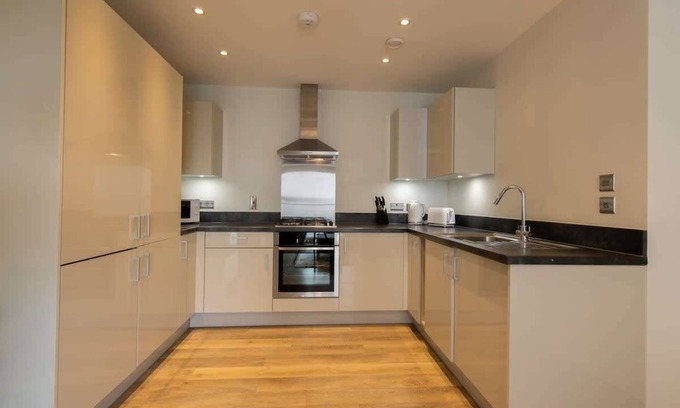 Crawley City Centre Apartment | Fantastic 1 Bed Apartment in Crawley