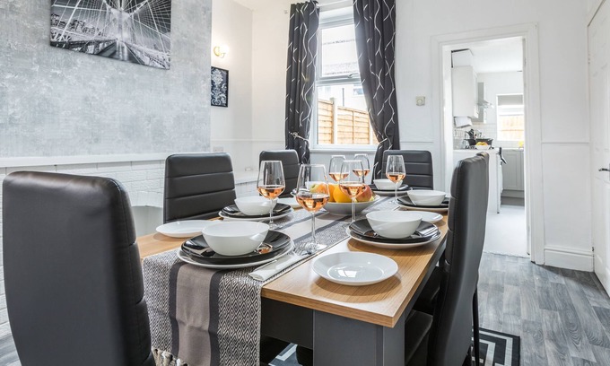 Swinton House | Fantastic 3-bedroom house in Swinton, Manchester