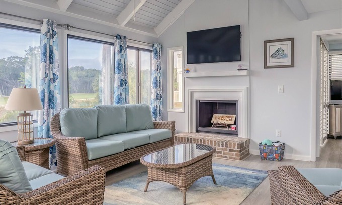 Sealoft Villas House | Fantastic 3BR/2BA Sealoft Villa! Close to Beach! Pet Friendly! Neighborhood Pool! Amenity Cards!