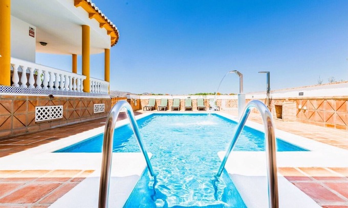 Alcaucin Villa | Fantastic chalet indicated especially for families.