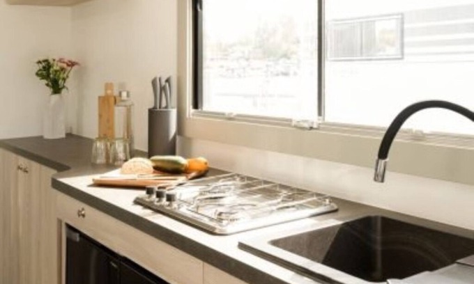 Hennigsdorf Boat Rental | Fantastic houseboat accommodation right on the water in Hennigsdorf an der Havel