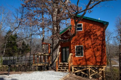 Equality House | Fantastic Treehouse with Fire Pit and Hot-tub in Herod, Illinois