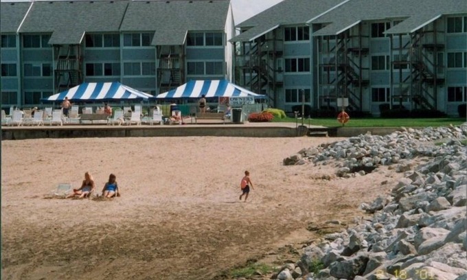Port Clinton Condo | Fantastic View Waterfronts Condo Pool Beach Jet Express All Tile Updated Condo