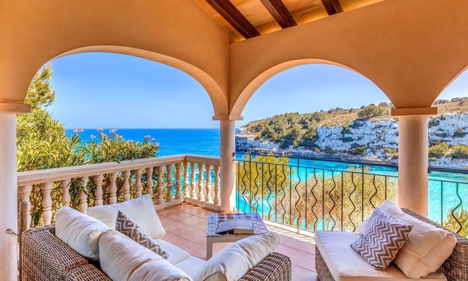 Cala Anguila-Cala Mendia House | Fantastic Villa "Calima" with Sea View, Loggia, Air Conditioning and Wi-Fi