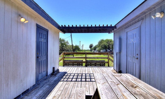 Aransas Pass House | Fantasy Oaks Lodge 4 Bedroom Home by RedAwning