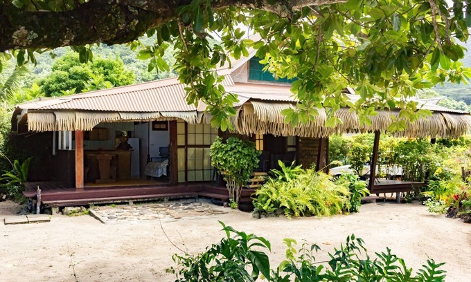 Nu'urua House | Fare Miti Beach view