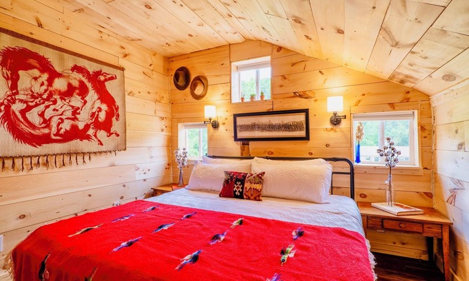Willington Apartment | Farm - Animals - Barn - Gazebo - Fire Pit - 2xKing