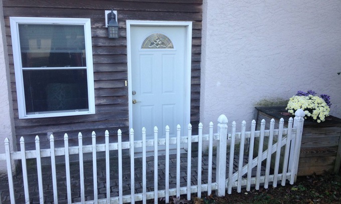 Ramblewood Apartment | Farm cottage for football/graduation weekends.