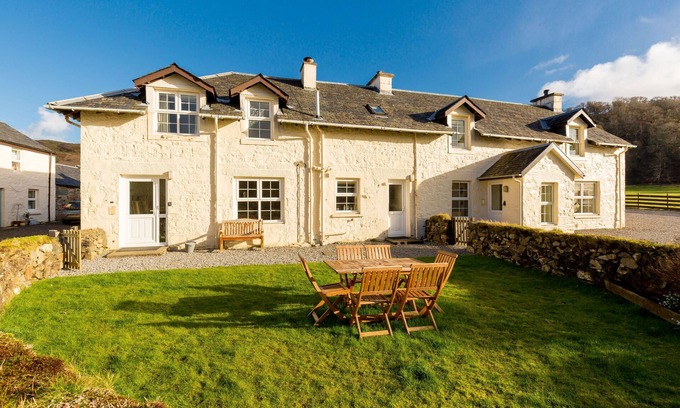 Slate Islands Cottage | Farm Cottage 2 - a spacious house that sleeps up to 10 guests