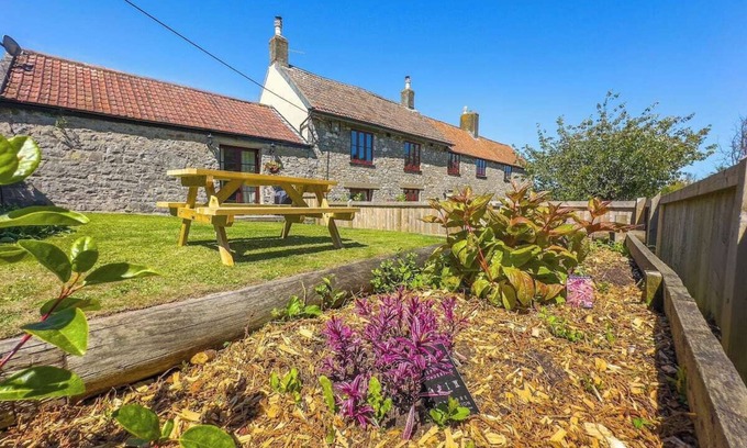 Kewstoke House | Farm Cottage (Cosy Coastal Retreat-Dog Friendly)