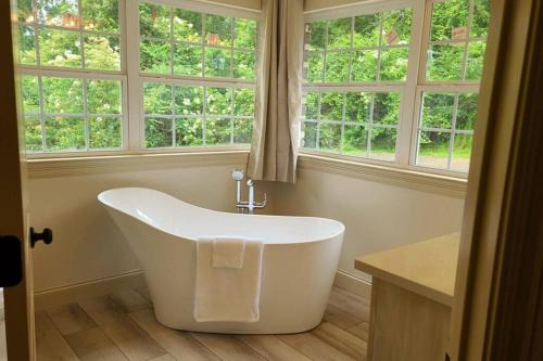 Pine Grove House | Farm House stay with soaking tub and hot tub barn