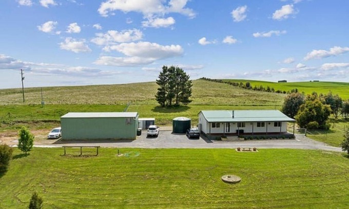 Tirrannaville Other | Farm stay with beautiful view - 10 minutes to historic Goulbourn