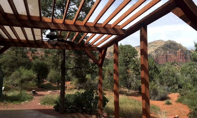 Oak Creek House | Farmhouse ∙ 2 bedrooms ∙ 10 guests