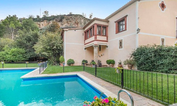 Capellades Cottage | Farmhouse in Anoia near Montserrat Monastery