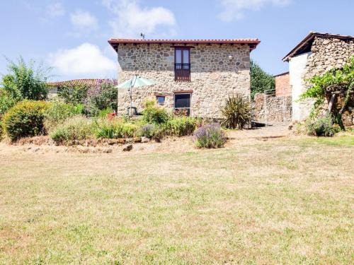 Panton House | Farmhouse in Castrotañe with Terrace