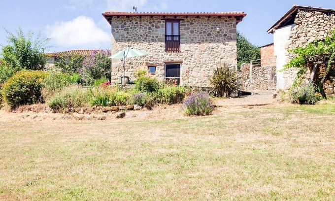 Panton Other | Farmhouse in Castrotañe with Terrace