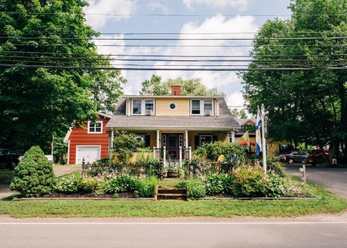 Canning Bed & Breakfast | Farmhouse Inn B&B