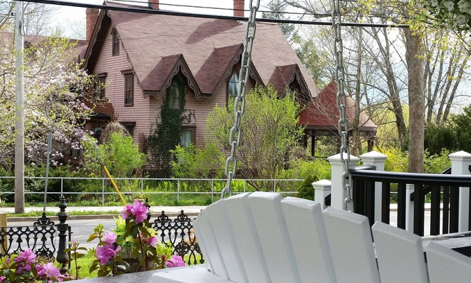 Canning Bed & Breakfast | Farmhouse Inn B&B