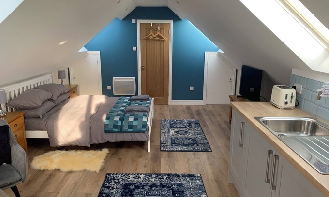 West End Apartment | Farmhouse Loft Studio in rural location with parking