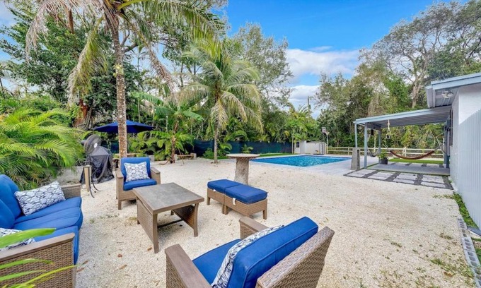 Ludlam Villa | Farmhouse Miami