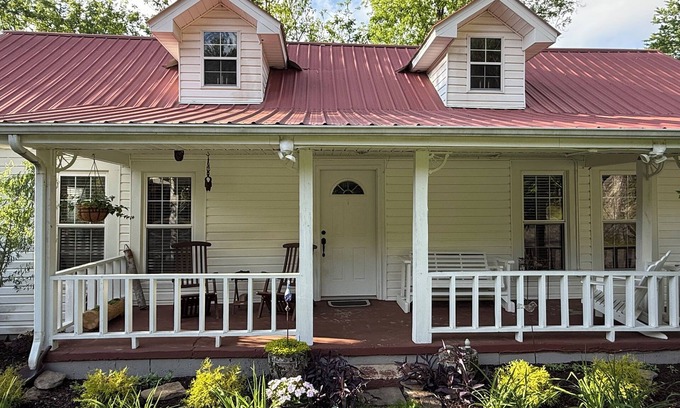 New Site Other | Farmhouse on Rock Creek Farm in Belmont. Enjoy a treehouse & wade Rock Creek