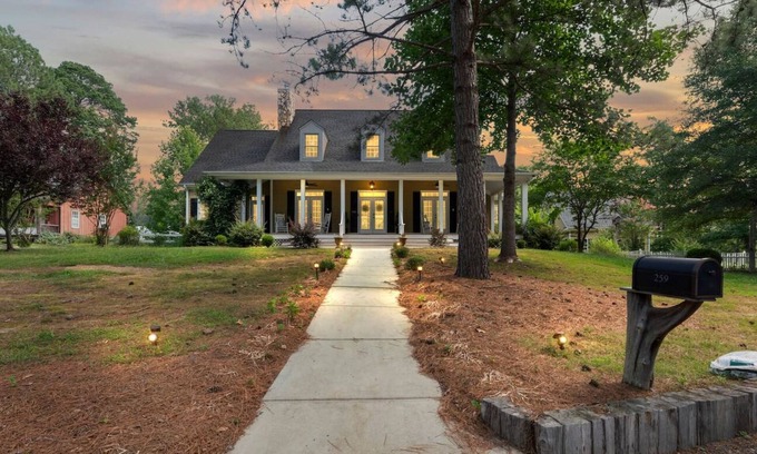 New Hill House | Farmhouse Retreat-Event Venue