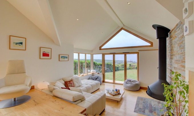 Porthcothan House | Farmlands - Three Bedroom House, Sleeps 6