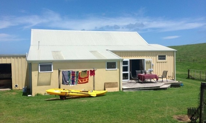 Awakino House | Farview Bach - Rural, beach, river and fishing!