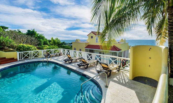 Prospect House | Fast WiFi, 4 bedrooms, sleeps 8, panoramic ocean views, West Coast . Paradise !