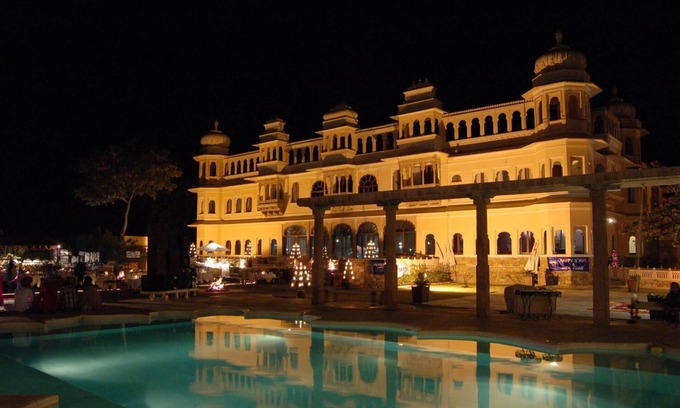 Desuri Hotel | Fateh Bagh