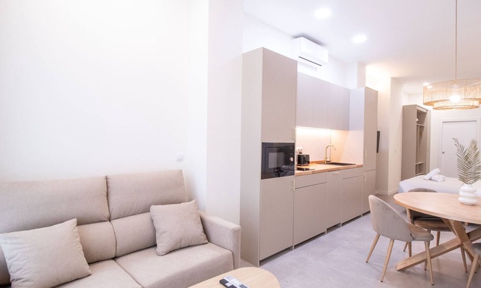 Patraix Apartment | Favara 3 by Concept Flats