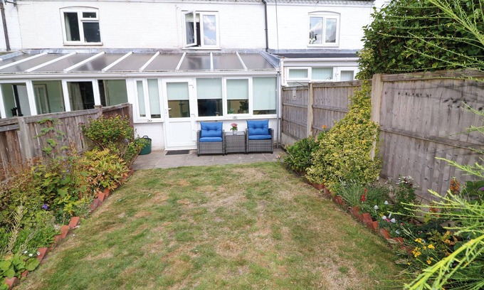 Edwinstowe Cottage | FAYE COTTAGE, pet friendly, character holiday cottage in Edwinstowe