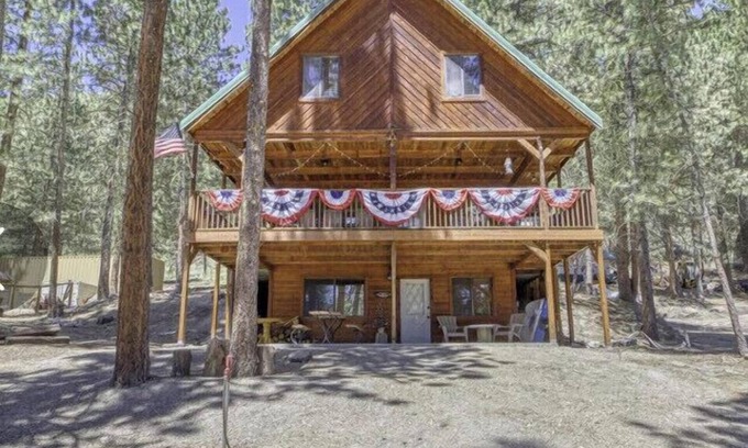 Featherville Cabin | Featherville Mountainside Cabin (Great for families) 4 bedroom + 1 loft