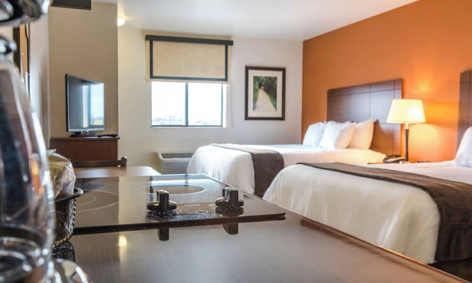 Rapid City Hotel | Feel at Home Near Dinosaur Park & WaTiki Waterpark! With Kitchen! Pets Allowed