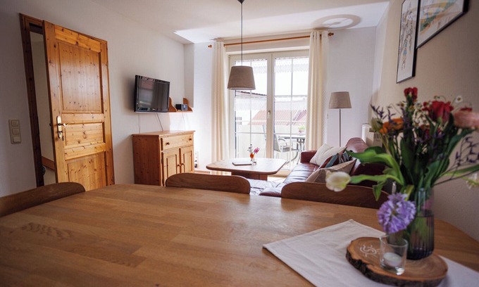 Gunzenhausen Apartment | Feel-good apartment with garden, animals and fun and games