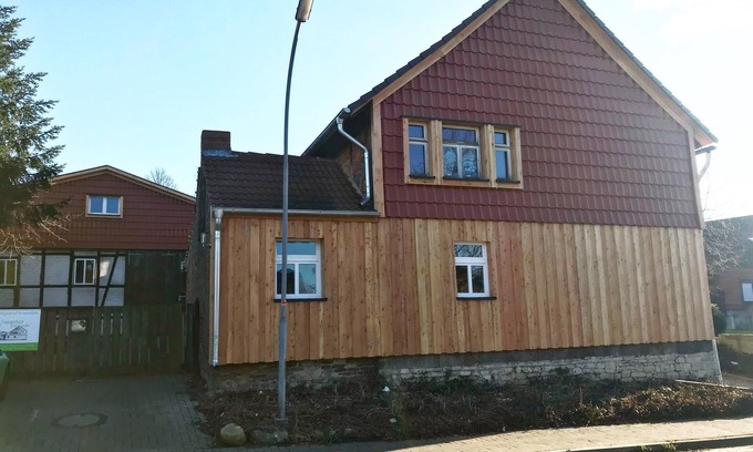 Boerssum Apartment | Feel good on the holiday farm, it is a "bear cave"