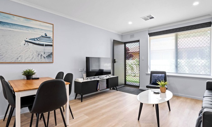 Magil Condo | Feel happy & at home here! Freshly renovated, cosy home unit in Hectorville, SA. Linen hire included