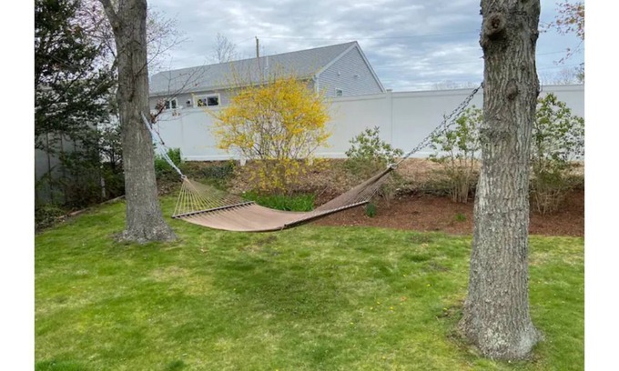 East Falmouth House | Feet in sand, then return to yard, hammock, deck, outdoor shower, bbq, fire pit!