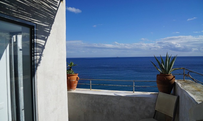 Erbalunga Apartment | Feet in the water in Erbalunga - Cap Corse - 4 to 5 pers. Duplex with terrace
