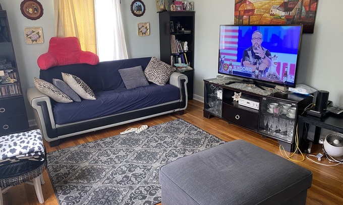 Fair Lawn House | FEMALES ONLY Quite safe neighborhood near NYC, transportation & mall